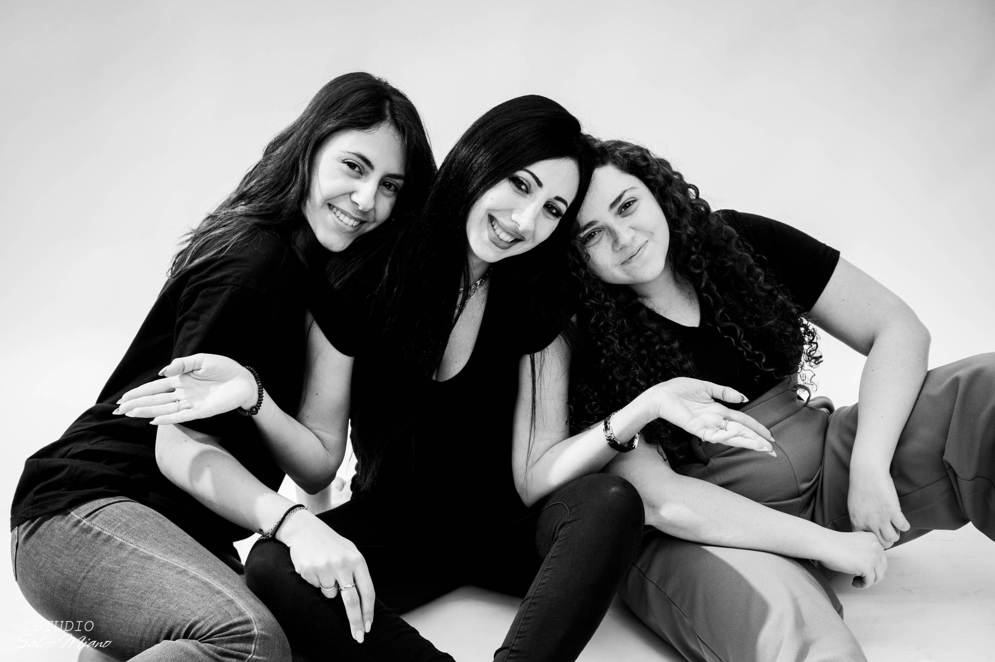 HOMI TOO: A FEMALE TRIO IN ITALIAN FASHION