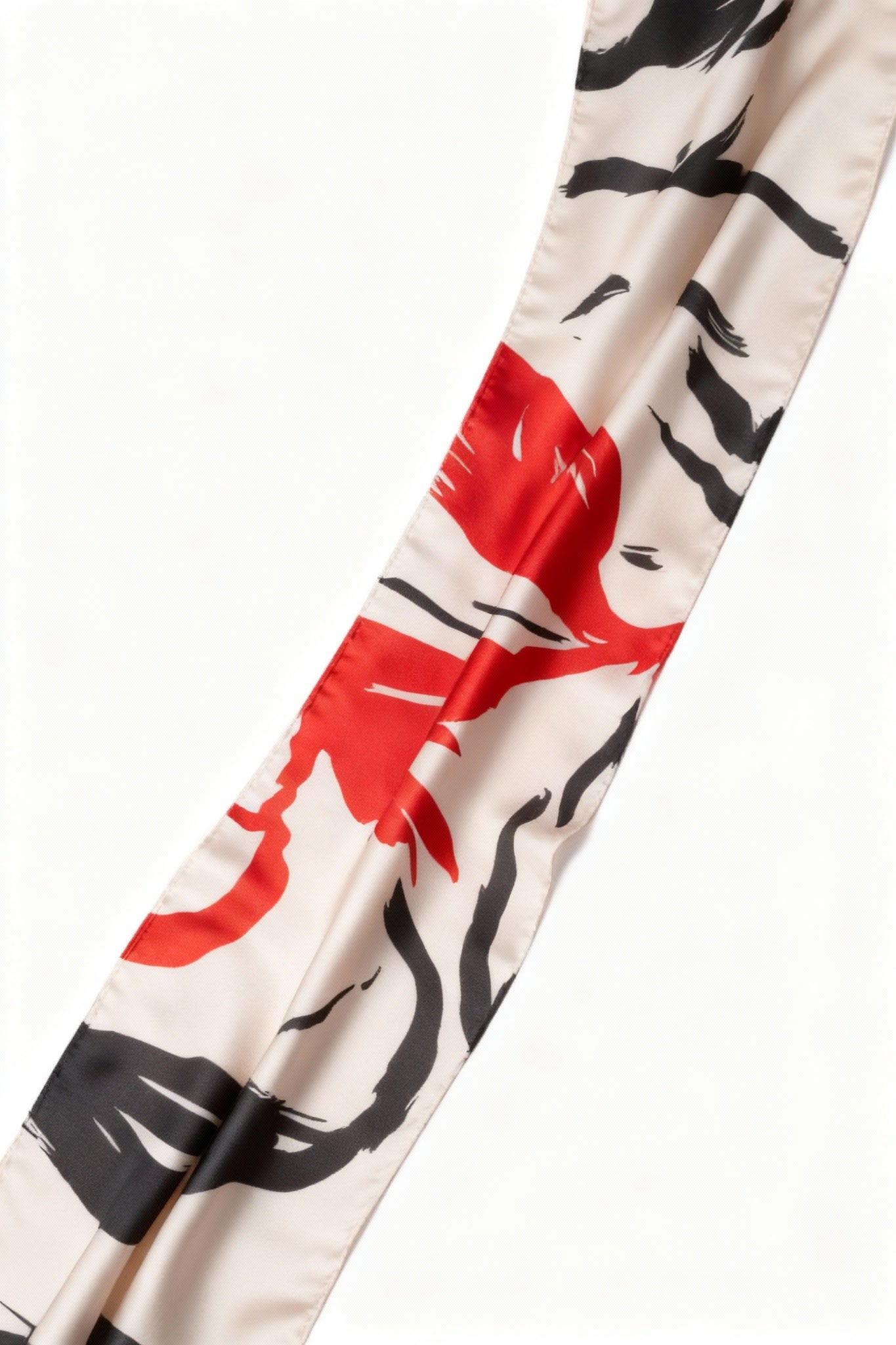 Close-up of the black, white and red graphic motif.