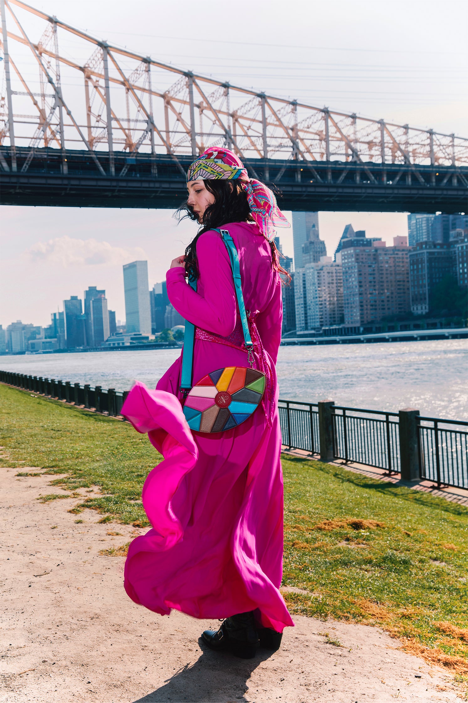 FOULARD “CITY”  90 x 90 cm 73% Cotone 27% Seta